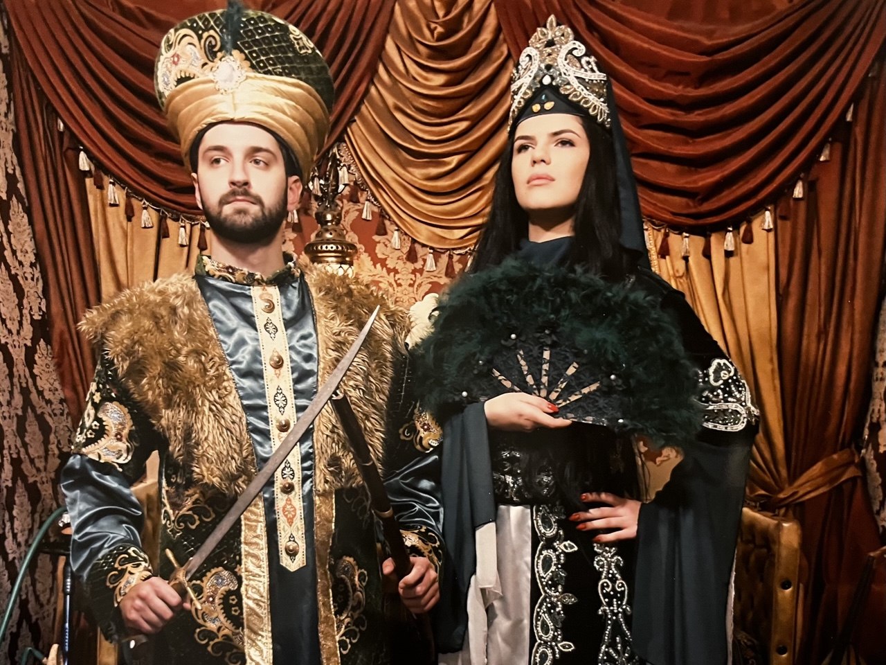Ивана и Светослав в исторически костюми